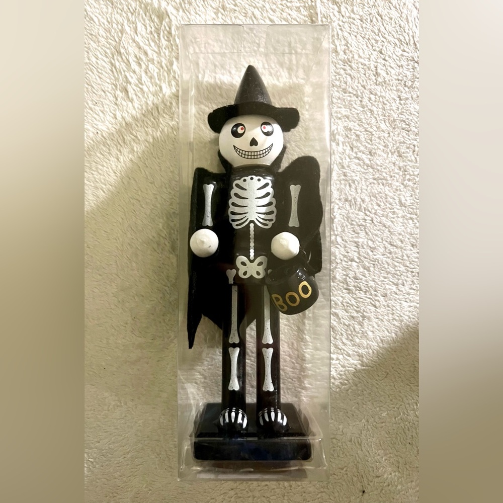 Skeleton nutcracker decor